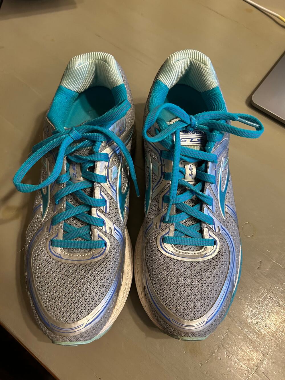 Brooks Sneakers Turquoise and Grey Lace Up Size 8